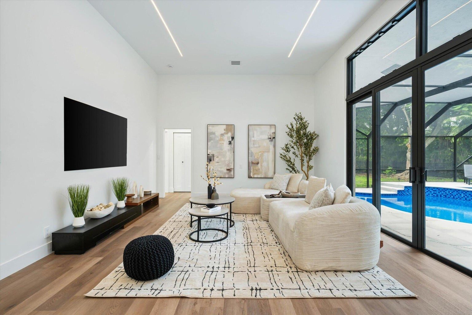Vacant living room, staged by HAUS by WOW